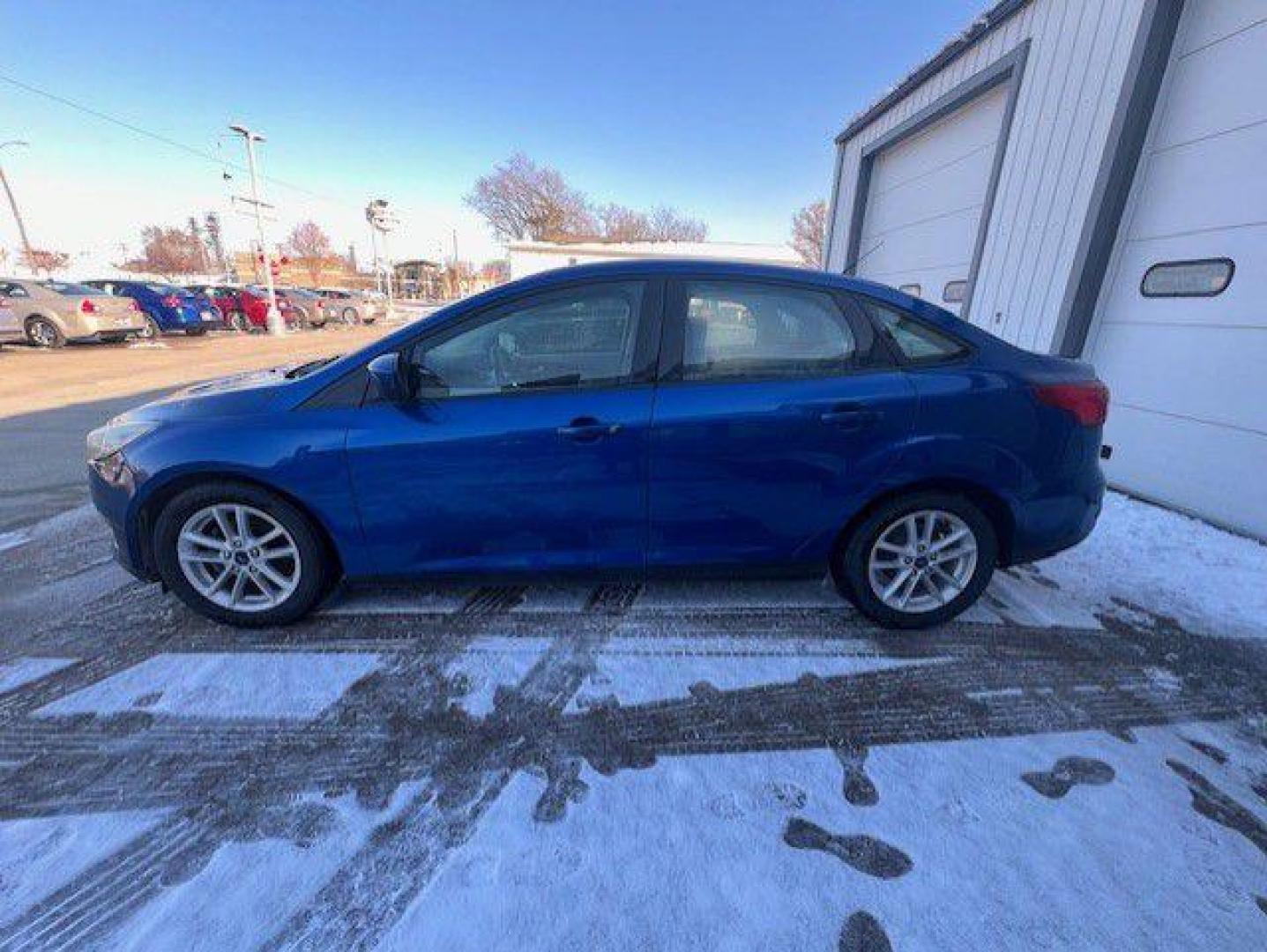 2018 BLUE FORD FOCUS SE (1FADP3F25JL) with an 2.0L engine, Automatic transmission, located at 1100 W. Sheridan Ave., Shenandoah, 51601, (712) 246-1600, 40.765678, -95.388817 - Photo#2