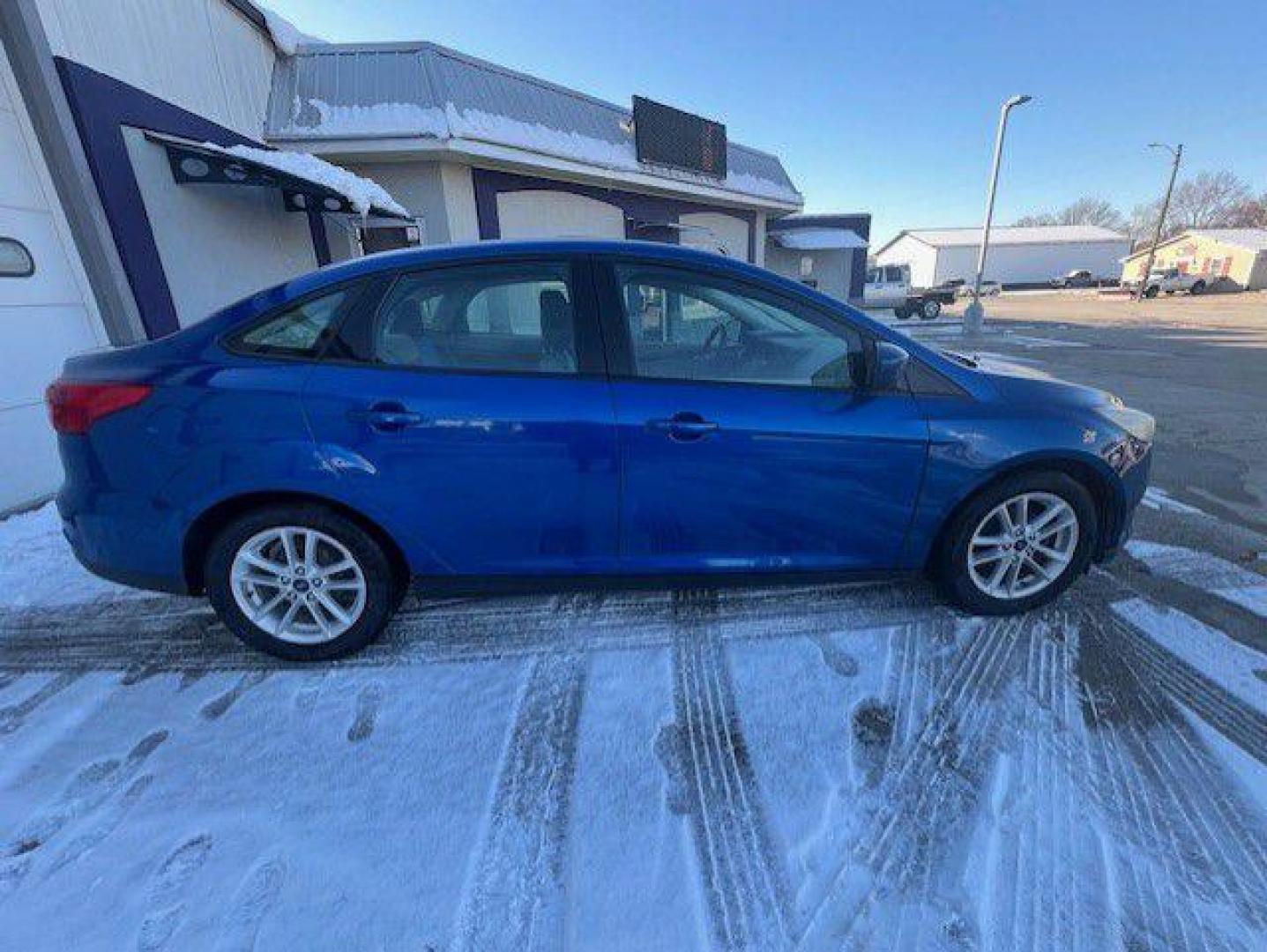 2018 BLUE FORD FOCUS SE (1FADP3F25JL) with an 2.0L engine, Automatic transmission, located at 1100 W. Sheridan Ave., Shenandoah, 51601, (712) 246-1600, 40.765678, -95.388817 - Photo#6