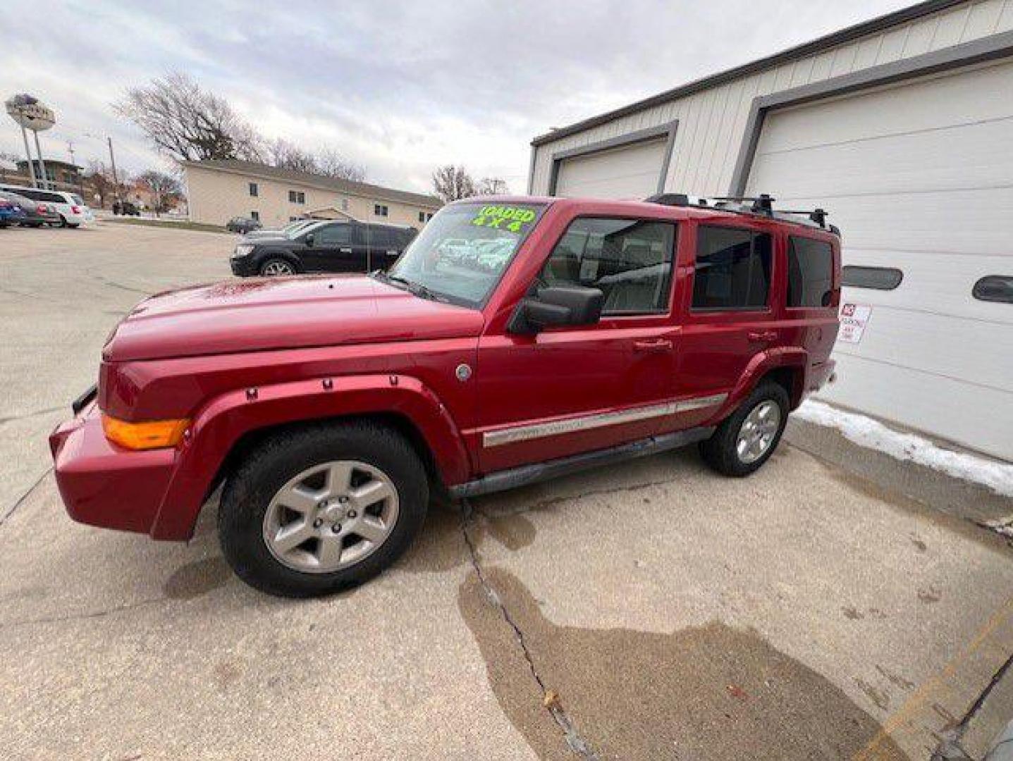 2006 MAROON JEEP COMMANDER LIMITED (1J8HG58286C) with an 5.7L engine, Automatic transmission, located at 1100 W. Sheridan Ave., Shenandoah, 51601, (712) 246-1600, 40.765678, -95.388817 - Photo#6