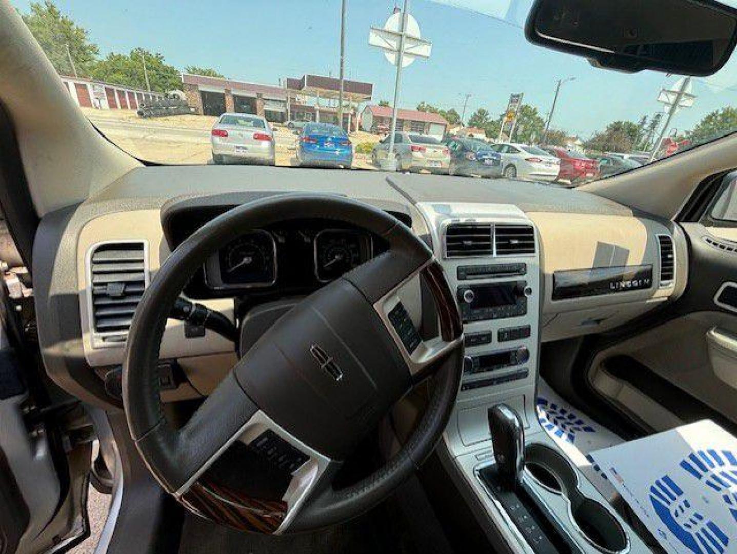 2010 SILVER LINCOLN MKX (2LMDJ8JC3AB) with an 3.5L engine, Automatic transmission, located at 1100 W. Sheridan Ave., Shenandoah, 51601, (712) 246-1600, 40.765678, -95.388817 - Photo#3