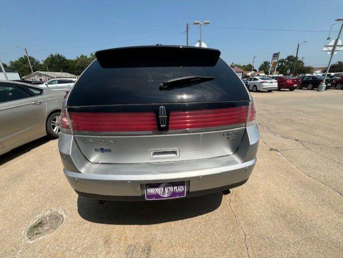 2010 SILVER LINCOLN MKX (2LMDJ8JC3AB) with an 3.5L engine, Automatic transmission, located at 1100 W. Sheridan Ave., Shenandoah, 51601, (712) 246-1600, 40.765678, -95.388817 - Photo#5