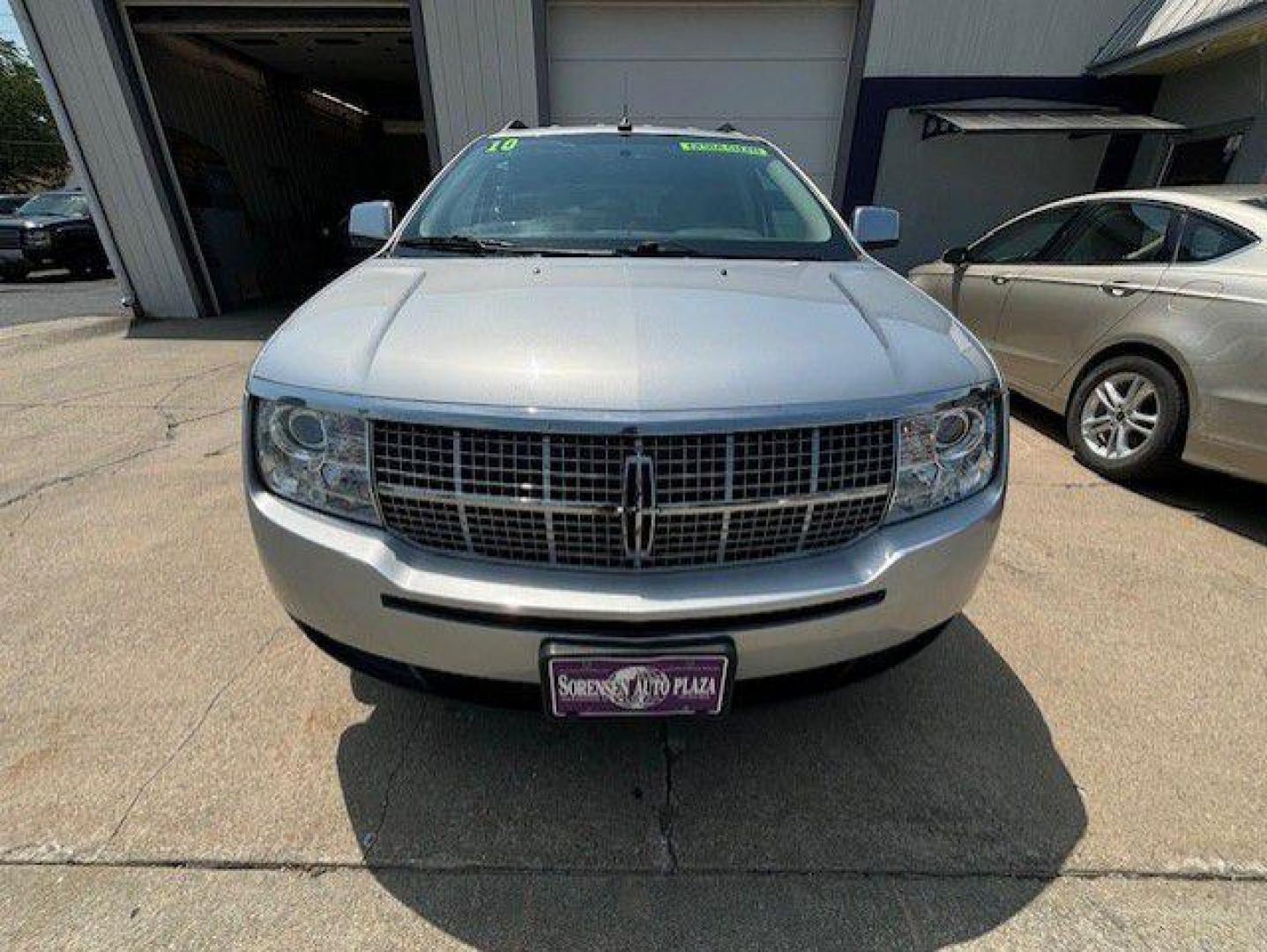 2010 SILVER LINCOLN MKX (2LMDJ8JC3AB) with an 3.5L engine, Automatic transmission, located at 1100 W. Sheridan Ave., Shenandoah, 51601, (712) 246-1600, 40.765678, -95.388817 - Photo#8