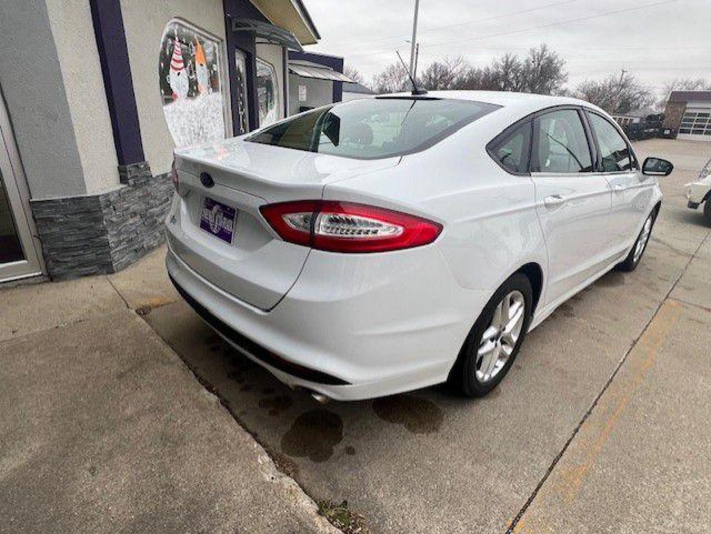 2013 WHITE FORD FUSION SE (3FA6P0HR2DR) with an 1.6L engine, Automatic transmission, located at 1100 W. Sheridan Ave., Shenandoah, 51601, (712) 246-1600, 40.765678, -95.388817 - Photo#1