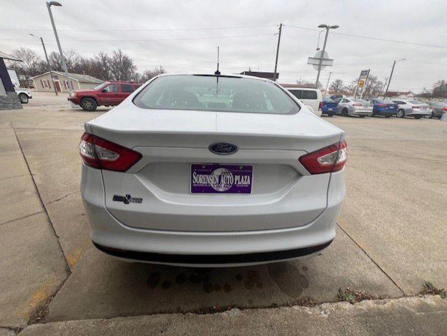 2013 WHITE FORD FUSION SE (3FA6P0HR2DR) with an 1.6L engine, Automatic transmission, located at 1100 W. Sheridan Ave., Shenandoah, 51601, (712) 246-1600, 40.765678, -95.388817 - Photo#5