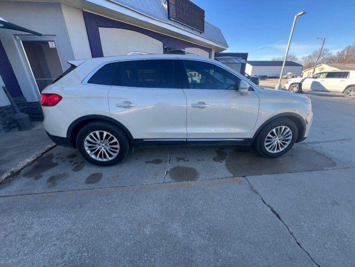 2016 BEIGE LINCOLN MKX SELECT (2LMTJ8KP6GB) with an 2.7L engine, Automatic transmission, located at 1100 W. Sheridan Ave., Shenandoah, 51601, (712) 246-1600, 40.765678, -95.388817 - Photo#5