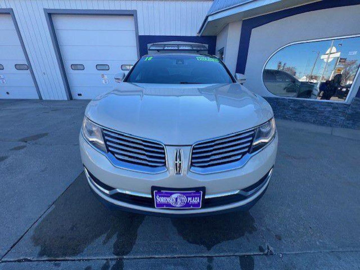 2016 BEIGE LINCOLN MKX SELECT (2LMTJ8KP6GB) with an 2.7L engine, Automatic transmission, located at 1100 W. Sheridan Ave., Shenandoah, 51601, (712) 246-1600, 40.765678, -95.388817 - Photo#6